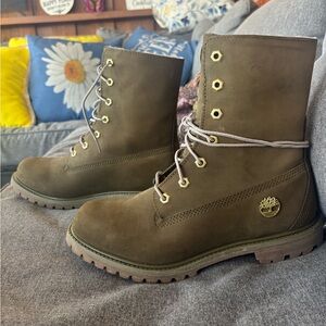 Timberland Brown Suede Lace-Up Boots with Gold Accents